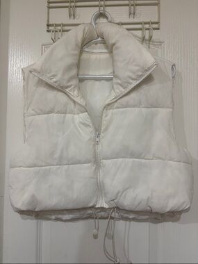 Cropped Puffer Vest in Off-White